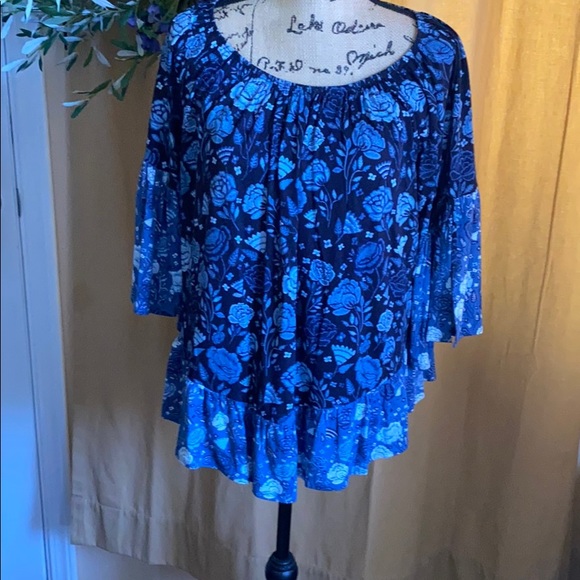 3/4 sleeve top - Picture 1 of 8